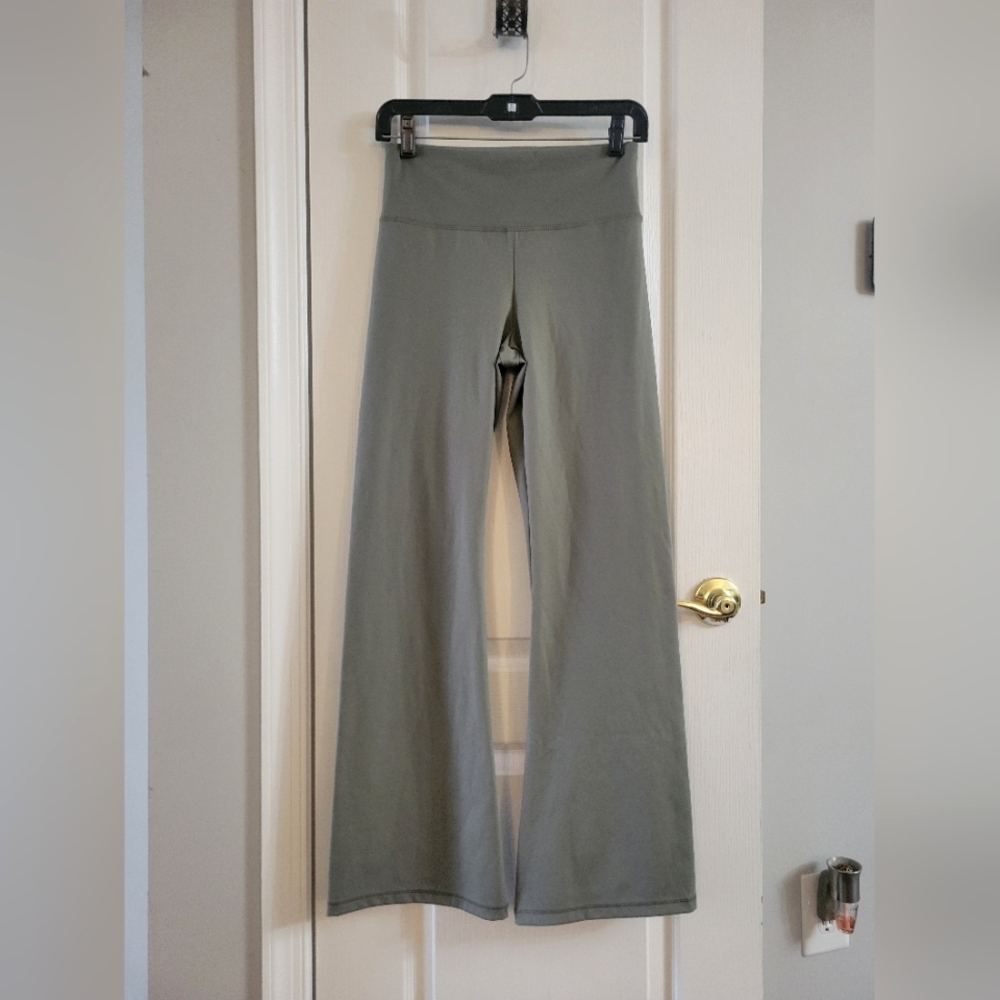 American Eagle AE The Everything High Waist Flare Leggings Olive Green Medium